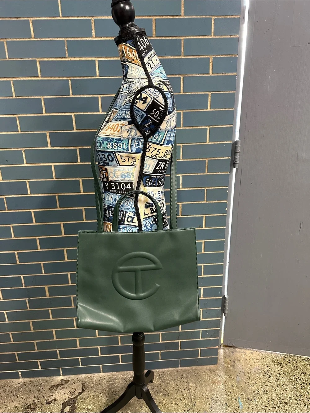 Teflar Classic Green Leather Crossbody Bag -
